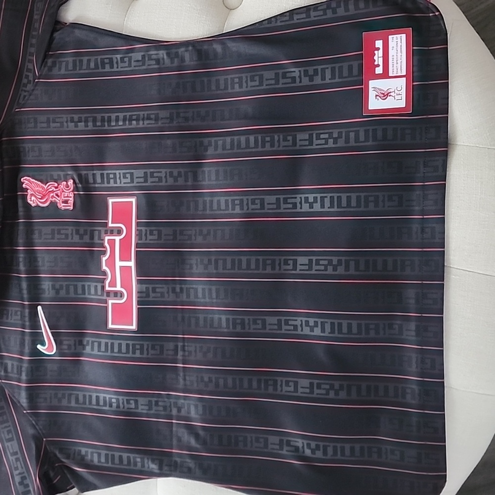 🔥Liverpool F.C. Nike Jersey -- LeBron Theme!! XL ! 🔥 - Picture 2 of 7